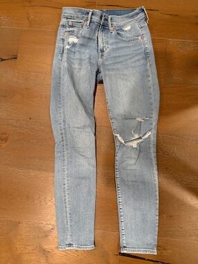 GAP Light Blue Distressed Women's Skinny Jeans